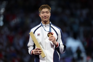 【時事焦點】「Comeback King」張家朗摘巴黎奧運港隊第二金 勉勵港生勇敢跨過困難（2024年第12期）