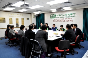 講者贊同發展自資大學